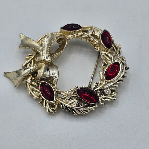 Vintage Tancer Gold-tone Wreath Brooch Pin With Ruby Red & Clear Stones MISSING1 - Picture 10 of 11